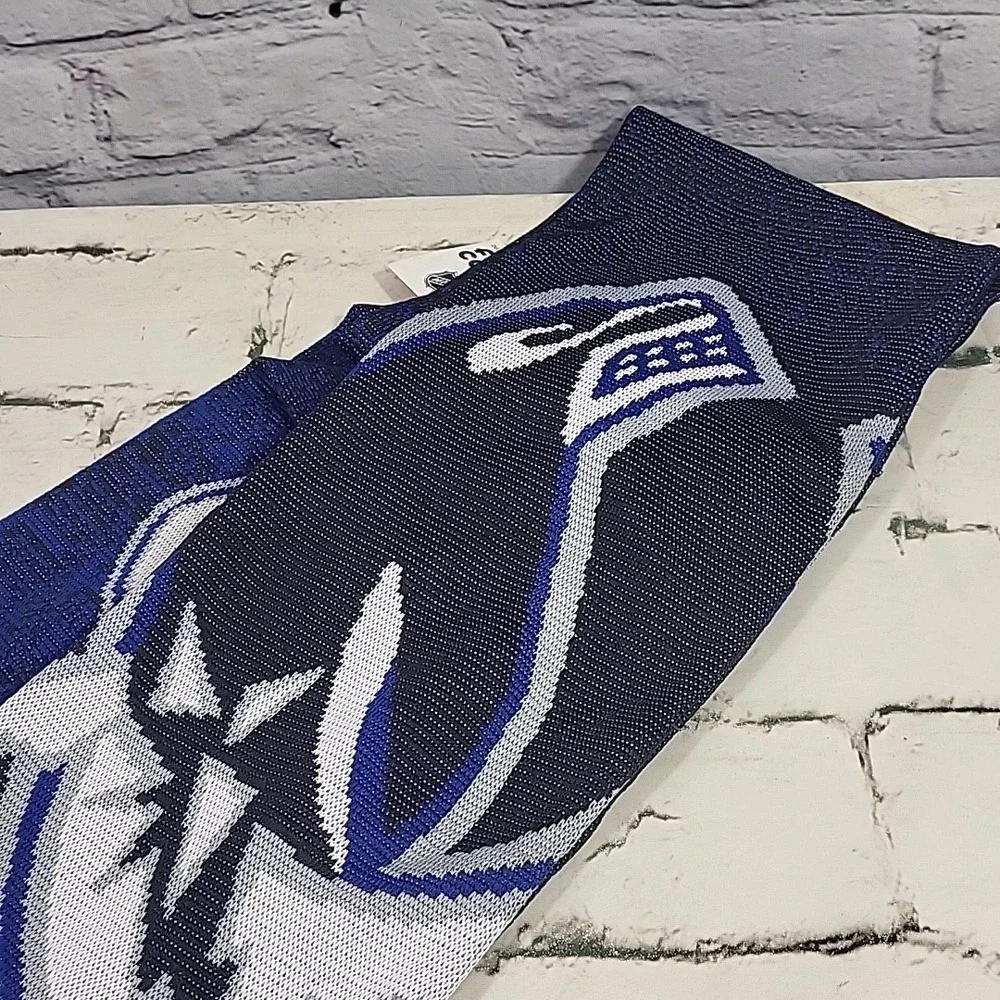 Foco Vancouver Canucks NHL Hockey Fan Scarf Warm Winter Fan Gear New With Tags